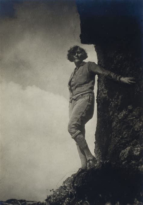 femmine nute|Il nudo femminile protagonista della collettiva di Anne Brigman